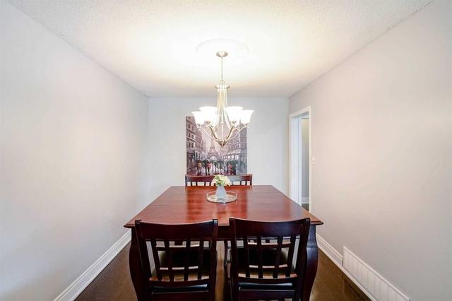 3575 Queenston Dr, House semidetached with 3 bedrooms, 2 bathrooms and 4 parking in Mississauga ON | Image 29
