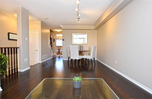 12 Lavan Lane, Townhouse with 3 bedrooms, 3 bathrooms and 1 parking in Ajax ON | Image 6