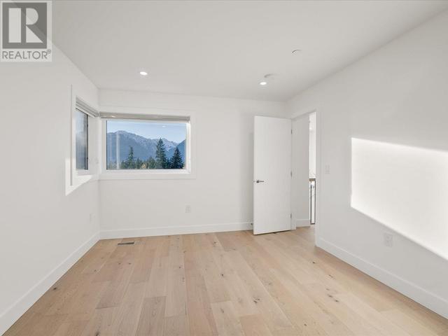 10 - 3385 Mamquam Road, House detached with 5 bedrooms, 5 bathrooms and 6 parking in Squamish BC | Image 24