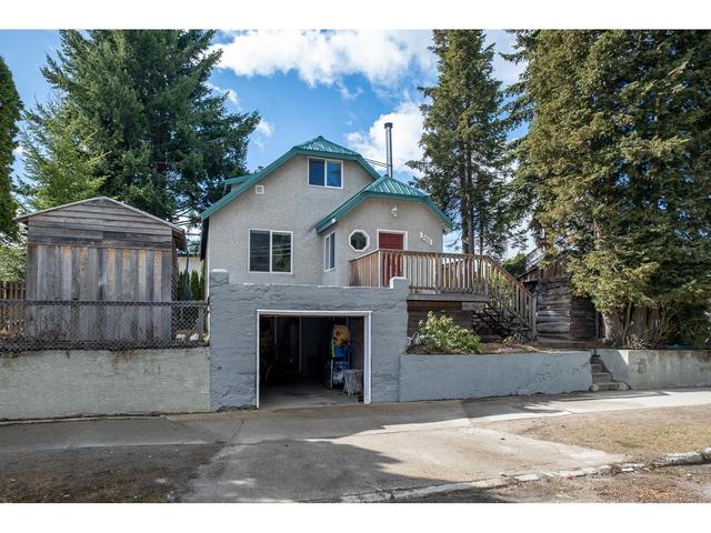 2111 Second Avenue, House detached with 3 bedrooms, 2 bathrooms and null parking in Rossland BC | Image 3