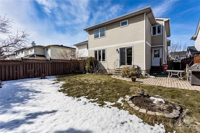 94 Peacock Crescent, House detached with 4 bedrooms, 4 bathrooms and 6 parking in Ottawa ON | Image 3