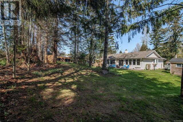 2413 Catherwood Rd, House detached with 3 bedrooms, 2 bathrooms and 4 parking in Comox Valley C (Puntledge   Black Creek) BC | Image 33