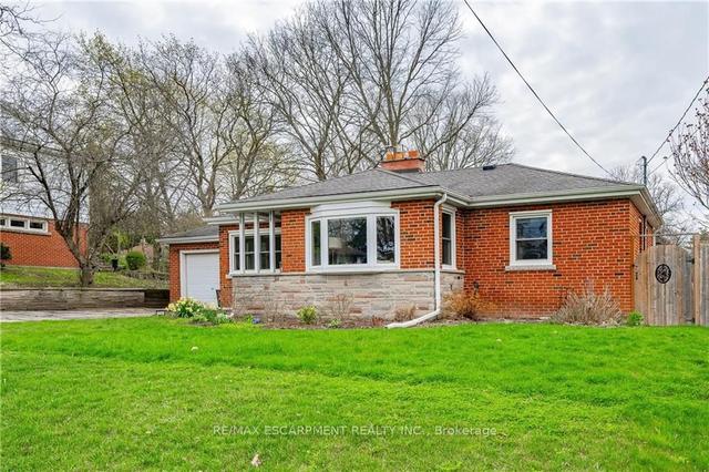 6 Avon Dr, House detached with 2 bedrooms, 1 bathrooms and 4 parking in Hamilton ON | Image 12