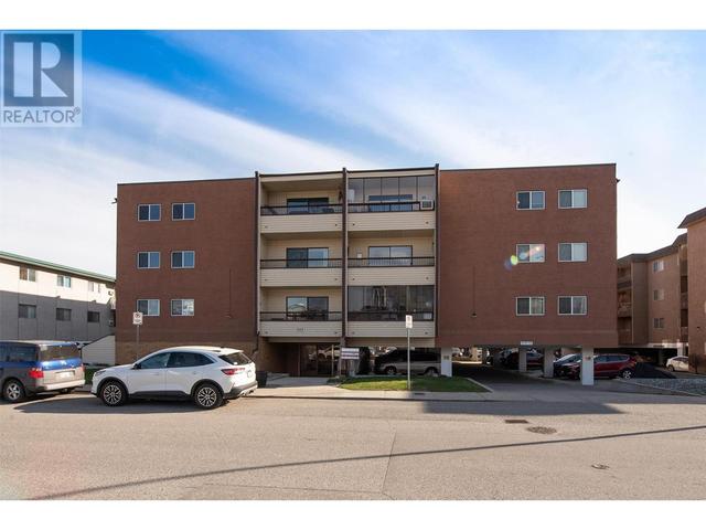 101 - 555 Rowcliffe Avenue, Condo with 1 bedrooms, 1 bathrooms and 1 parking in Kelowna BC | Image 1