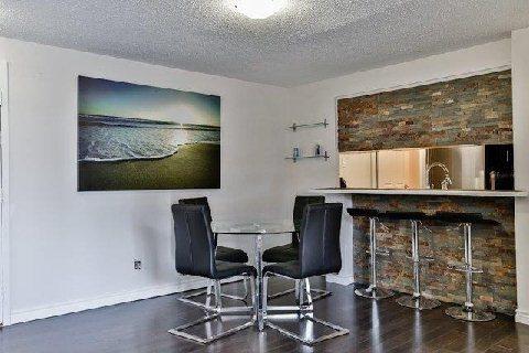 662 - 49 Mccaul St, Condo with 2 bedrooms, 1 bathrooms and null parking in Toronto ON | Image 5