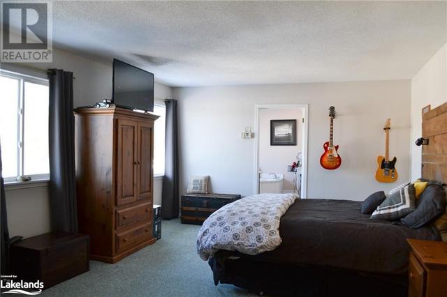 Large primary bdrm with ensuite and walk-in closet | Image 22