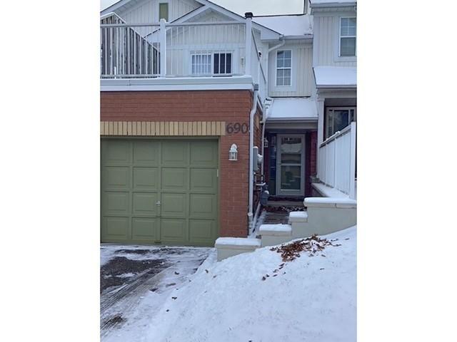 690 Limpert Terr, Townhouse with 2 bedrooms, 2 bathrooms and 2 parking in Newmarket ON | Image 2
