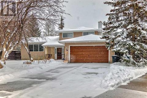 14 Varmoor Place Nw, House detached with 4 bedrooms, 2 bathrooms and 4 parking in Calgary AB | Card Image
