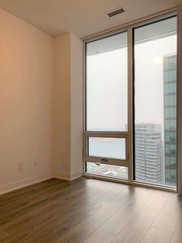 3910 - 88 Harbour St, Condo with 3 bedrooms, 2 bathrooms and 1 parking in Toronto ON | Image 1