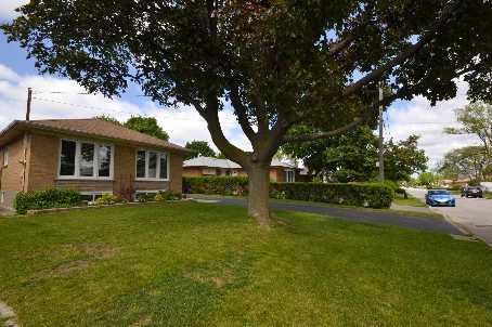 184 Combe Ave, House detached with 3 bedrooms, 2 bathrooms and 6 parking in Toronto ON | Image 3