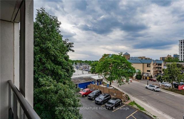 325 - 11 Bronte Rd, Condo with 2 bedrooms, 2 bathrooms and 1 parking in Oakville ON | Image 8