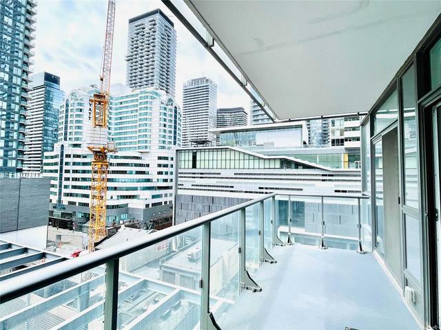 811 - 8 Mercer St, Condo with 2 bedrooms, 2 bathrooms and 1 parking in Toronto ON | Image 5