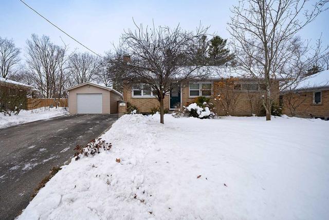 12 Thornton Dr, House detached with 3 bedrooms, 2 bathrooms and 5 parking in Brantford ON | Image 1