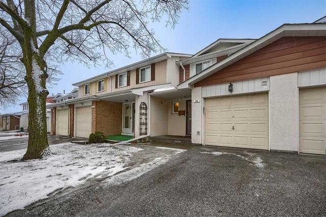 26 Carisbrooke Crt, Townhouse with 3 bedrooms, 3 bathrooms and 2 parking in Brampton ON | Image 12