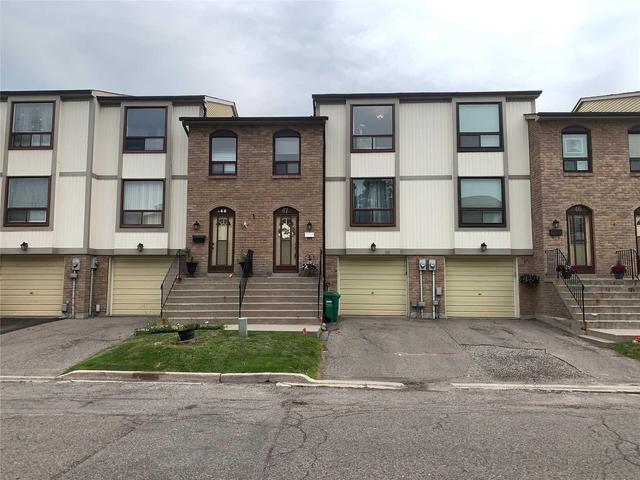 47 Mcmullen Cres, Townhouse with 3 bedrooms, 2 bathrooms and 1 parking in Brampton ON | Image 1