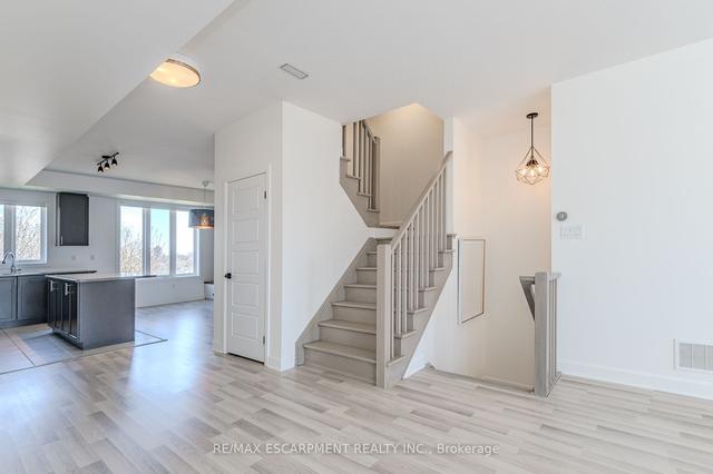 32 - 290 Barton St W, Townhouse with 3 bedrooms, 3 bathrooms and 1 parking in Hamilton ON | Image 4