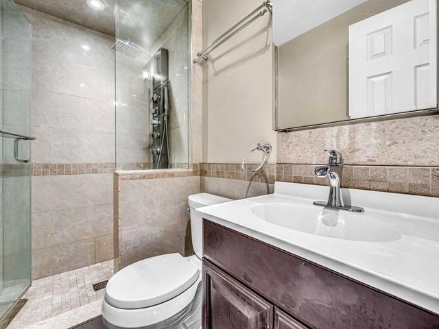 201 Hollyberry Tr, House semidetached with 3 bedrooms, 3 bathrooms and 4 parking in Toronto ON | Image 16