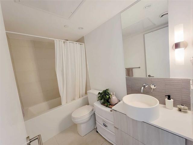 2109 - 161 Roehampton Ave, Condo with 1 bedrooms, 1 bathrooms and 0 parking in Toronto ON | Image 24