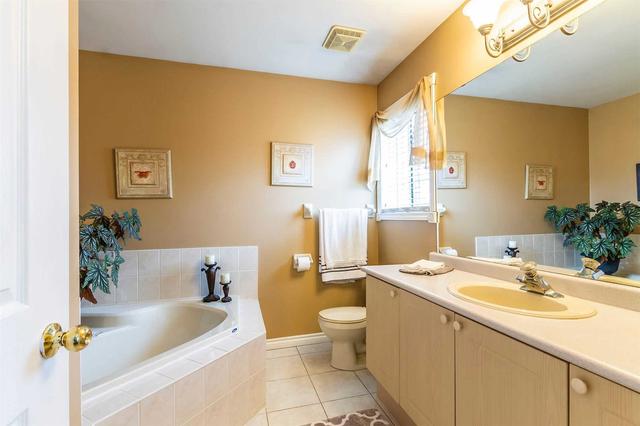 6268 Avonhurst Dr, House detached with 3 bedrooms, 3 bathrooms and 5 parking in Mississauga ON | Image 5