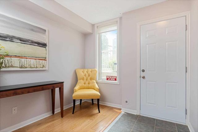 11A Crawford St, Townhouse with 3 bedrooms, 3 bathrooms and 1 parking in Toronto ON | Image 2