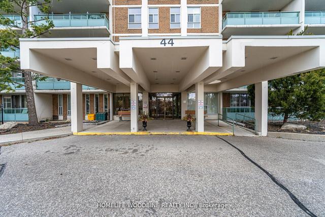 1009 - 44 Longbourne Dr, Condo with 3 bedrooms, 2 bathrooms and 2 parking in Toronto ON | Image 12