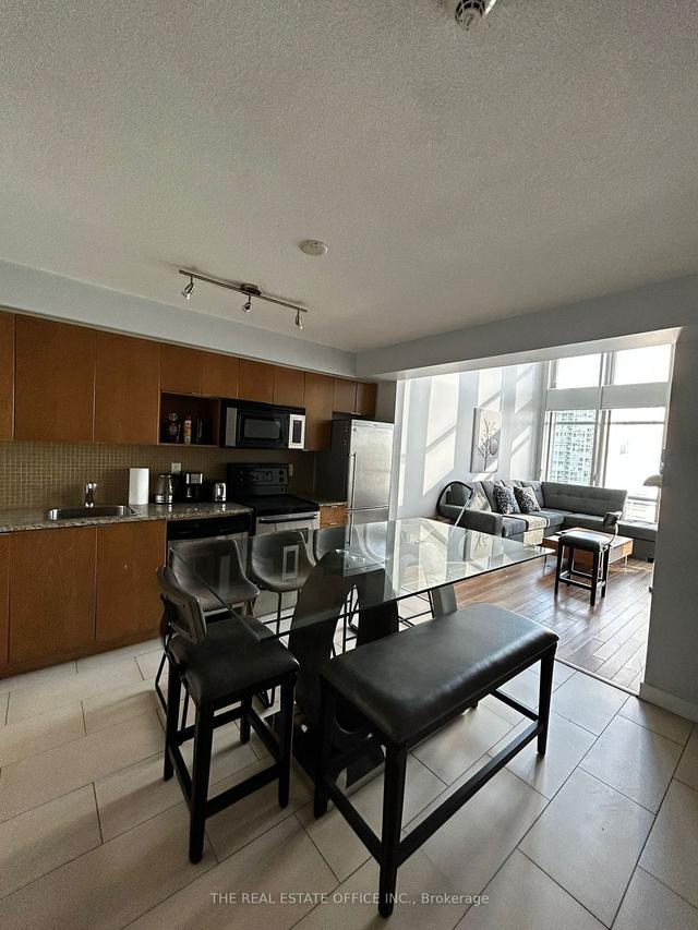 2808 - 15 Fort York Blvd, Condo with 2 bedrooms, 2 bathrooms and 1 parking in Toronto ON | Image 23