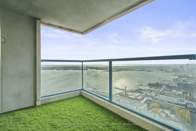 3701 - 77 Harbour Sq, Condo with 3 bedrooms, 3 bathrooms and 1 parking in Toronto ON | Image 16