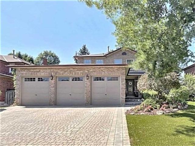 19 Montgomery Sq, House detached with 4 bedrooms, 3 bathrooms and 9 parking in Brampton ON | Image 1