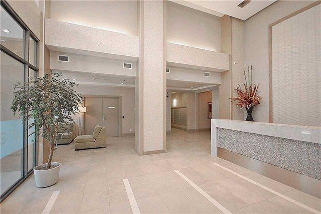 1203 - 3515 Kariya Dr, Condo with 1 bedrooms, 1 bathrooms and 1 parking in Mississauga ON | Image 2