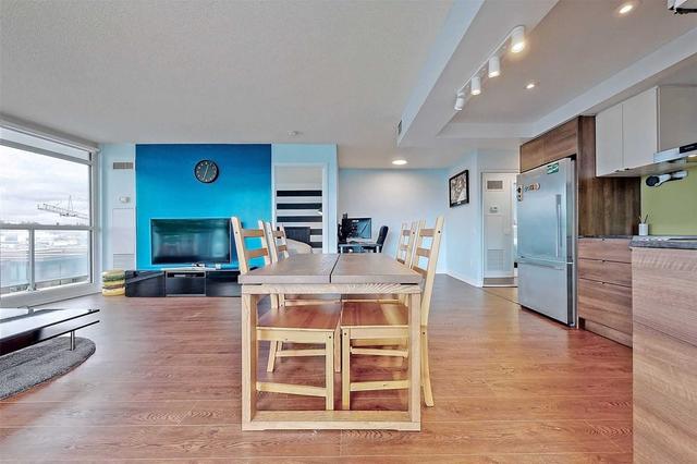 609 - 121 Mcmahon Dr, Condo with 2 bedrooms, 2 bathrooms and 1 parking in Toronto ON | Image 2