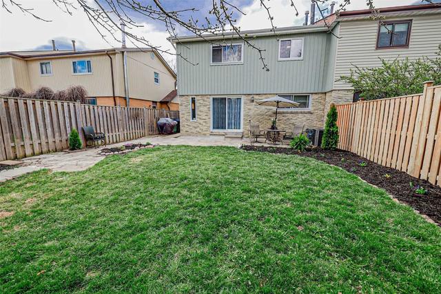39 Lawndale Cres, House semidetached with 4 bedrooms, 3 bathrooms and 7 parking in Brampton ON | Image 26