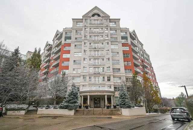 826 - 18 Concorde Pl, Condo with 2 bedrooms, 2 bathrooms and 2 parking in Toronto ON | Card Image