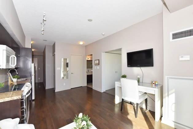 1901 - 126 Simcoe St, Condo with 1 bedrooms, 1 bathrooms and 0 parking in Toronto ON | Image 8