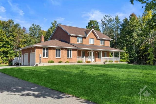 6249 Flewellyn Road, House detached with 3 bedrooms, 3 bathrooms and 10 parking in Ottawa ON | Image 1