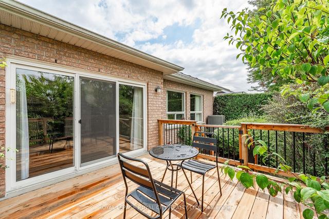 24 Beechlawn Blvd, Home with 2 bedrooms, 3 bathrooms and 3 parking in Guelph ON | Image 33