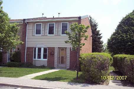 93 - 900 Central Park Dr, Townhouse with 3 bedrooms, 2 bathrooms and 1 parking in Brampton ON | Image 1