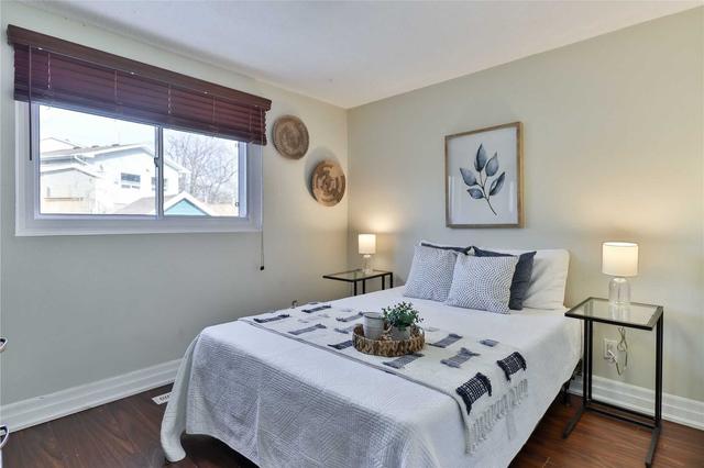 94 Centre St N, House semidetached with 3 bedrooms, 2 bathrooms and 4 parking in Brampton ON | Image 11