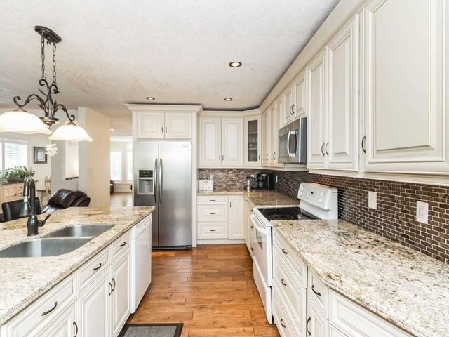 8 Alpine Way, House detached with 2 bedrooms, 3 bathrooms and 8 parking in Oro Medonte ON | Image 2
