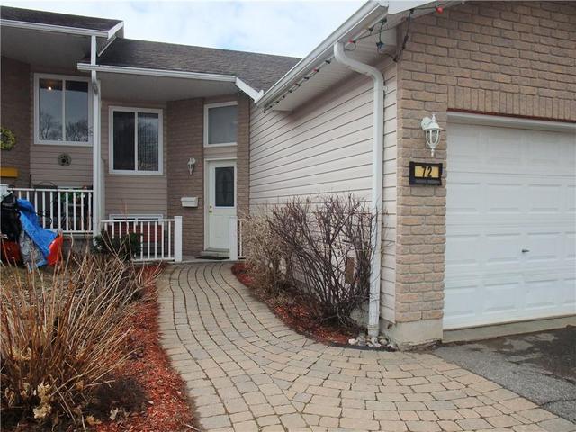 72 Lorne Street N, Townhouse with 3 bedrooms, 2 bathrooms and 4 parking in Renfrew ON | Image 2