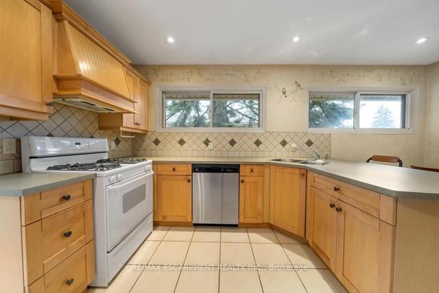 176 West 31st St, House detached with 3 bedrooms, 2 bathrooms and 3 parking in Hamilton ON | Image 2