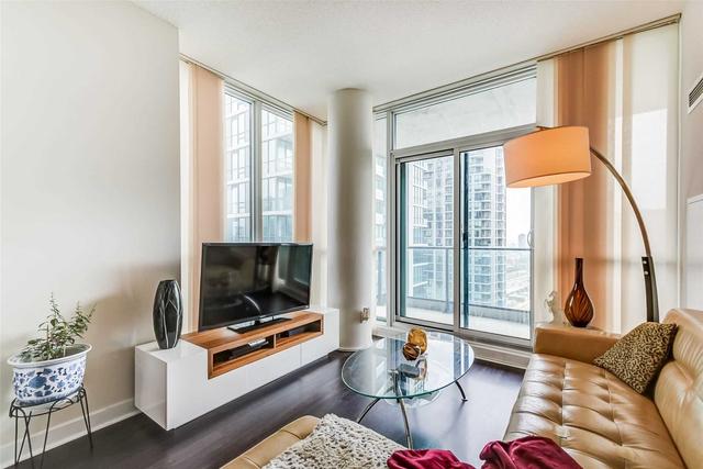 3006 - 33 Bay St, Condo with 1 bedrooms, 1 bathrooms and 0 parking in Toronto ON | Image 3