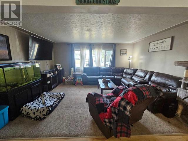 4221 5 Avenue, House detached with 3 bedrooms, 1 bathrooms and 6 parking in Edson AB | Image 4