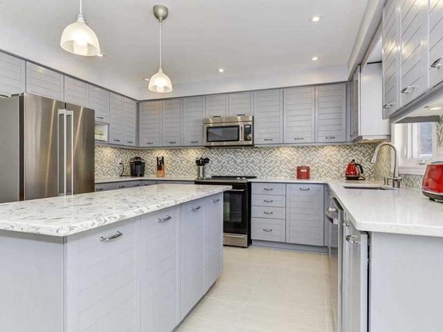 30 Foakes Dr, House detached with 4 bedrooms, 4 bathrooms and 4 parking in Ajax ON | Image 4