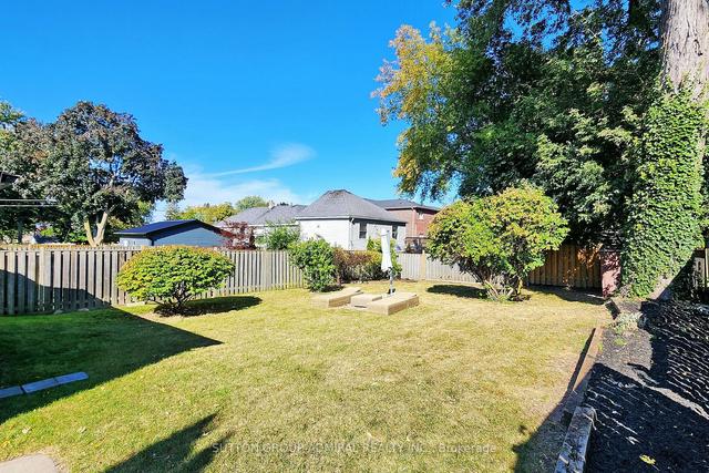 3722 St Clair Ave E, House detached with 2 bedrooms, 2 bathrooms and 3 parking in Toronto ON | Image 28