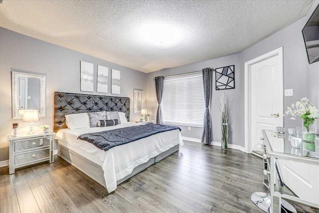 5 Urbana Rd, House attached with 3 bedrooms, 4 bathrooms and 2 parking in Brampton ON | Image 9