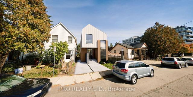 132 Canada St, House detached with 3 bedrooms, 5 bathrooms and 1 parking in Hamilton ON | Image 1
