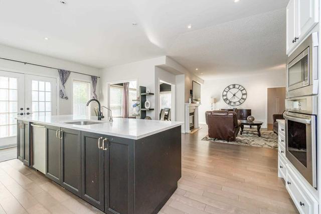 46 Grist Mill Dr, House detached with 4 bedrooms, 3 bathrooms and 4 parking in Halton Hills ON | Image 4