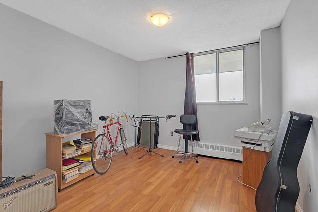 2105 - 320 Dixon Rd, Condo with 2 bedrooms, 1 bathrooms and 1 parking in Toronto ON | Image 9