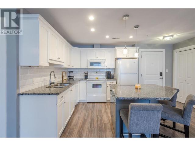 305 - 277 Yorkton Avenue, Condo with 2 bedrooms, 2 bathrooms and 1 parking in Penticton BC | Image 3