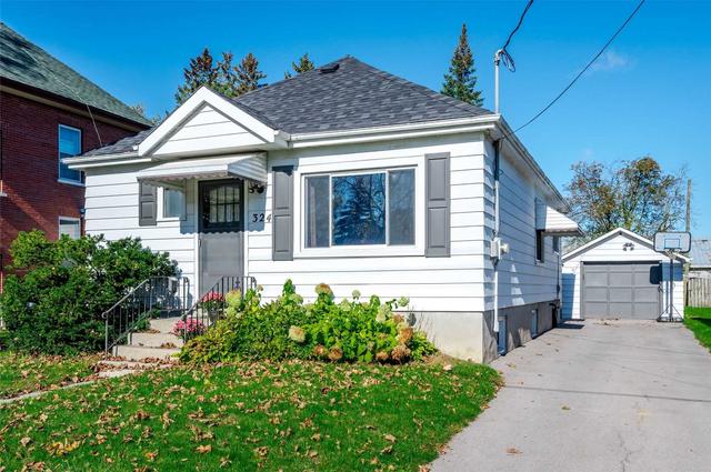 324 Mcgill St, House detached with 2 bedrooms, 2 bathrooms and 4 parking in Peterborough ON | Image 1